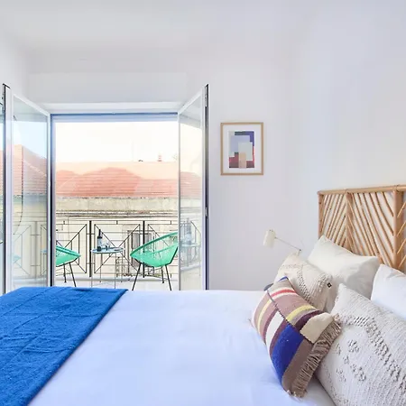 Apartment Charming Graca Flat W Balcony, By Timecooler *