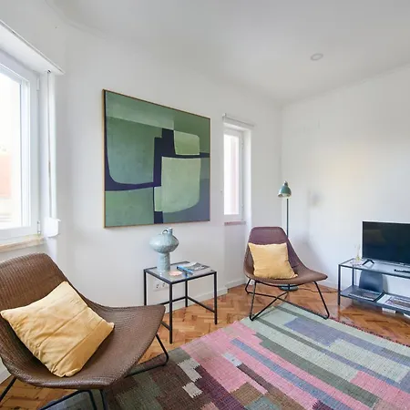 Charming Graca Flat W Balcony, By Timecooler *