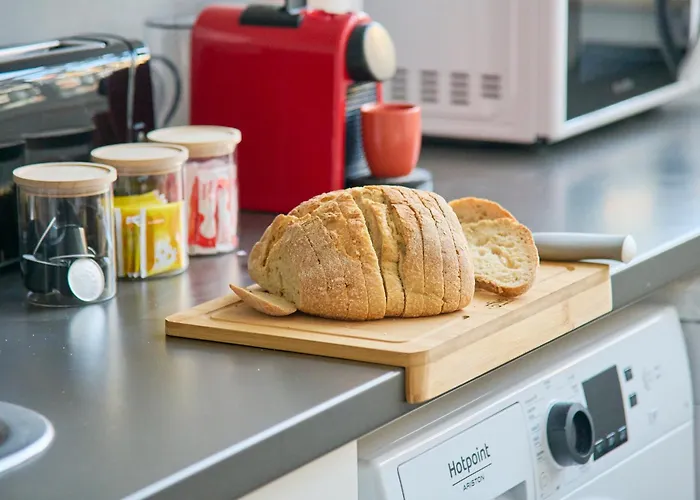 Charming Graca Flat W Balcony, By Timecooler * ליסבון