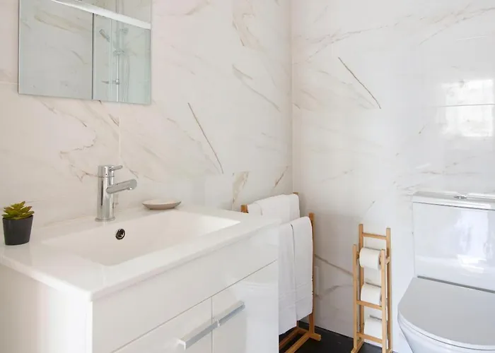 Charming Graca Flat W Balcony, By Timecooler ליסבון