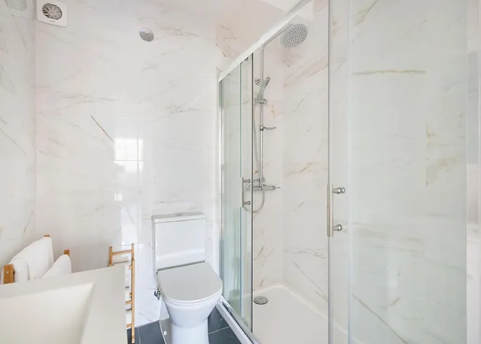 Charming Graca Flat W Balcony, By Timecooler דירה *