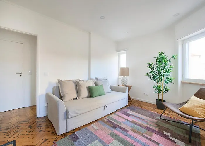 Charming Graca Flat W Balcony, By Timecooler דירה