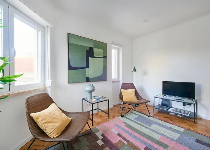 Charming Graca Flat W Balcony, By Timecooler *