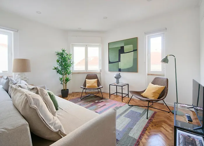 Charming Graca Flat W Balcony, By Timecooler דירה