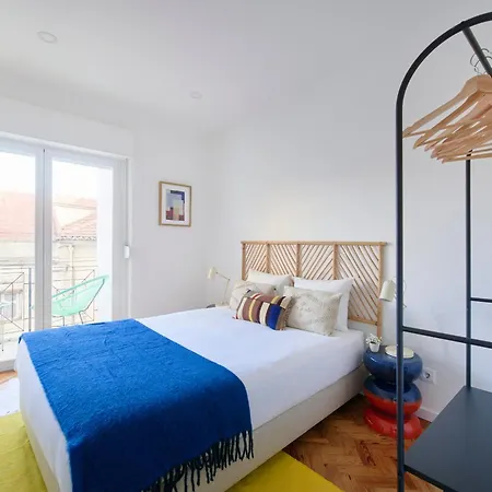 Charming Graça Flat W Balcony, By Timecooler