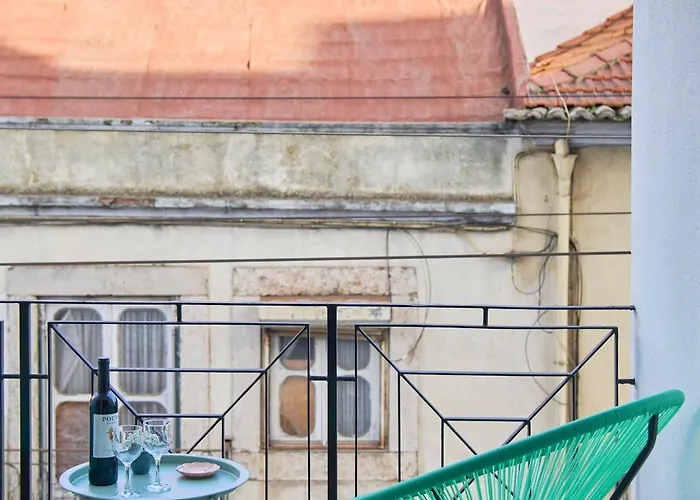 Apartment Charming Graca Flat W Balcony, By Timecooler *