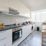 Charming Graca Flat W Balcony, By Timecooler *